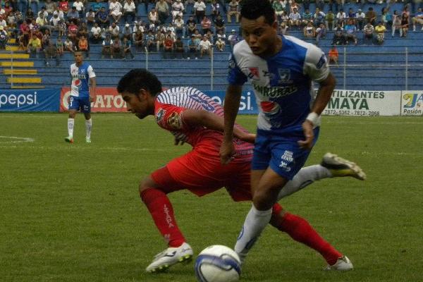 Deportivo Suchitepéquez tuvo el control del balón frente a Iztapa, que pelea por no descender. (Foto Prensa Libre: Omar Méndez)