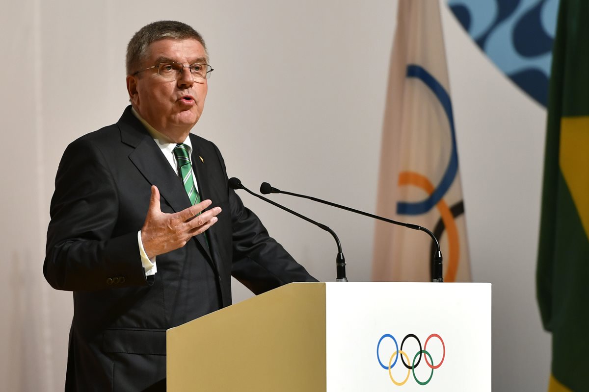 El presidente del Comité Olímpico Internacional, Thomas Bach, pidió una revisión total del sistema antidopaje. (Foto Prensa Libre:AP)