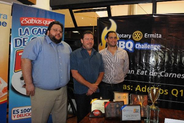 Luis Escaler, Hubert Hirschi y Pablo Cuevas, durante la conferencia de prensa del BBQ Challenge.