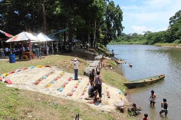 Balneario Comunitario El Boquerón, el cual  fue restaurado por estudiantes de El Estor.