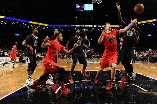 Los Chicago Bulls vencieron a los Nets de Brooklyn, este miércoles. (Foto Prensa Libre: AFP)