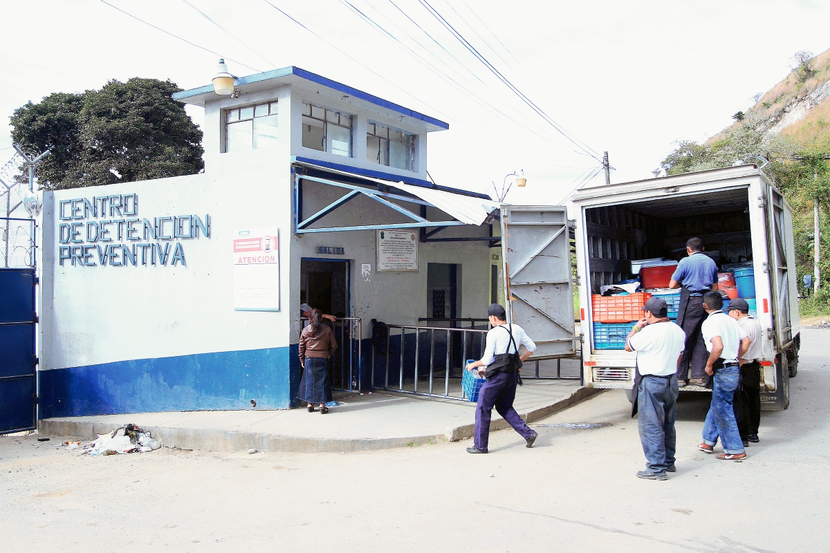 El reo Francisco Concogua Martínez murió este día en el interior de el Preventivo para Hombres, zona 18. (Foto Prensa Libre: Hemeroteca PL).