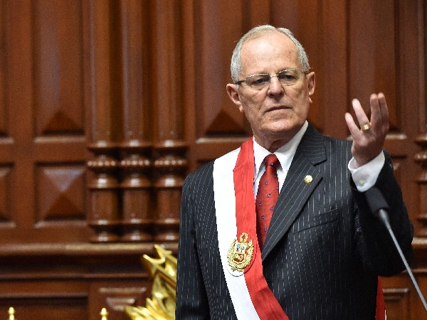 Pedro Pablo Kuczynski da su discurso después de toma de posesión en Lima.(Foto Prensa Libre: AFP)