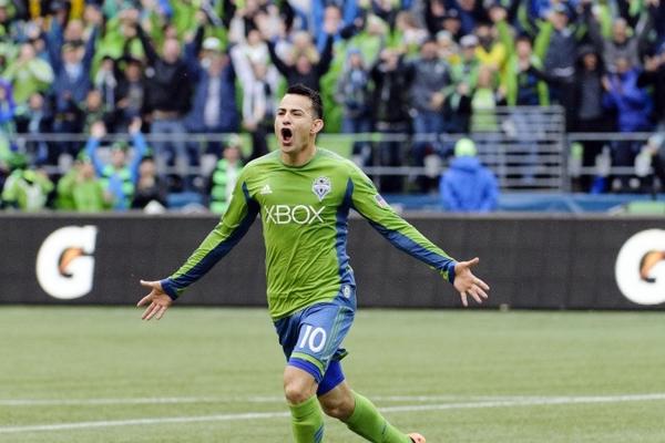 El volante nacional Marco Pablo Pappa anotó dos goles ante el Galaxy al ganar el Supporters Shields. (Foto Prensa Libre: cortesía MLS)