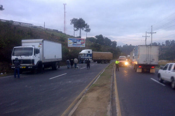 Provial habilitó un carril reversible. (Foto Prensa Libre: César Pérez)