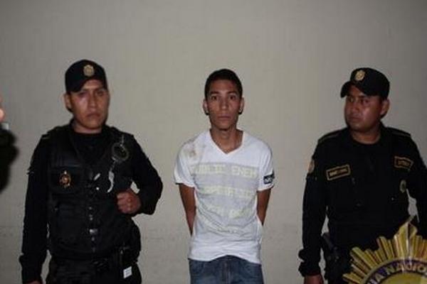 Salvadoreño sospechoso de haber asesinado a su esposa. (Foto Prensa Libre: Cortesía de la PNC)<br _mce_bogus="1"/>