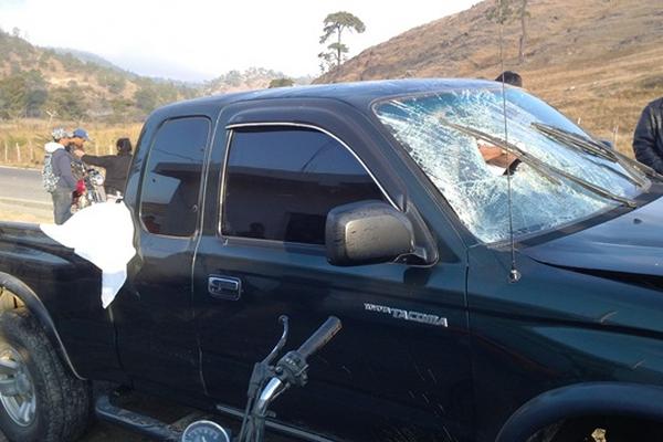 Picop en el quedó muerto Juan Zacarías en el kilómetro 95 de la ruta entre Mataquescuintla y la cabecera de Jalapa. (Foto Prensa Libre: Hugo Oliva) <br _mce_bogus="1"/>