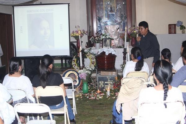 Capilla donde son velados los restos de la maestra Matilde Col Choc, en Cobán. (Foto Prensa Libre: Ángel Tax)