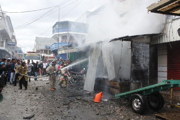 Fuego estuvo a punto de propagarse a otros negocios.