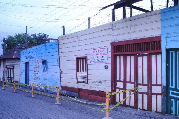 La comuna de Coatepeque informó a los dueños de este inmueble que debe ser demolido.