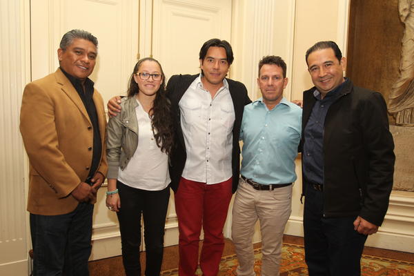 María Velásquez, Fernando Gálvez y Henry Villalta, durante la presentación del libro Pop Wuj