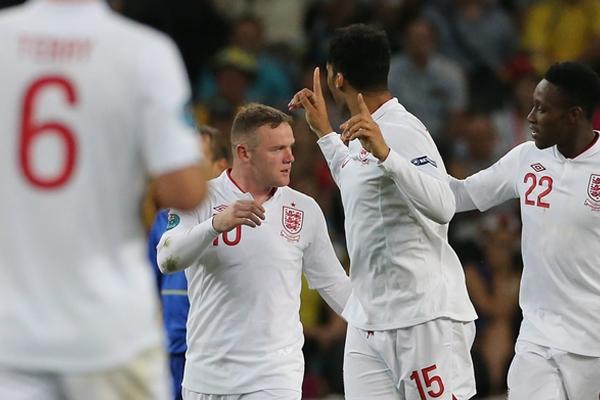 Wayne Rooney festeja el gol de Inglaterra. (Foto Prensa Libre: AFP)