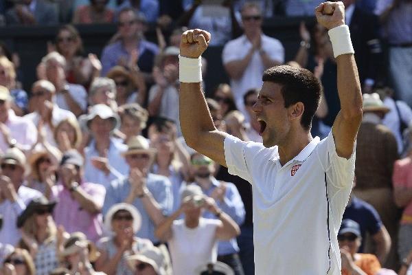 Novak Djokovic avanzó en Wimbledon. (Foto Prensa Libre: EFE)