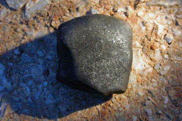 El meteorito que cayó en Villalbeto de la Peña (España) en 2004. (Foto Prensa Libre: EFE)