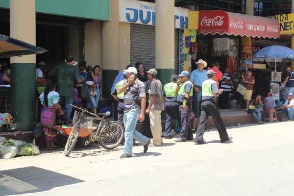 Personal de la PM de El Progreso, Jutiapa, cumple con la orden emitida por el Concejo.