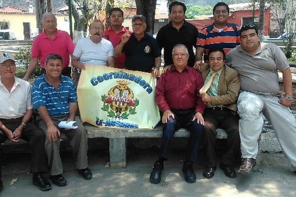 Exalumnos del Inval, reunidos en asamblea general en  Antigua Guatemala.