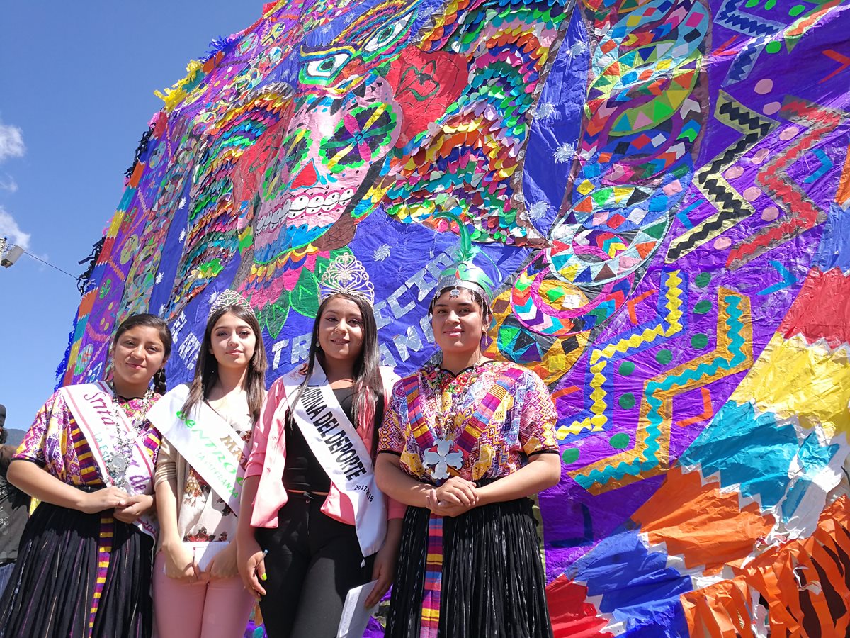 Reinas de belleza participaron en la actividad. (Foto Prensa Libre: Fred Rivera)