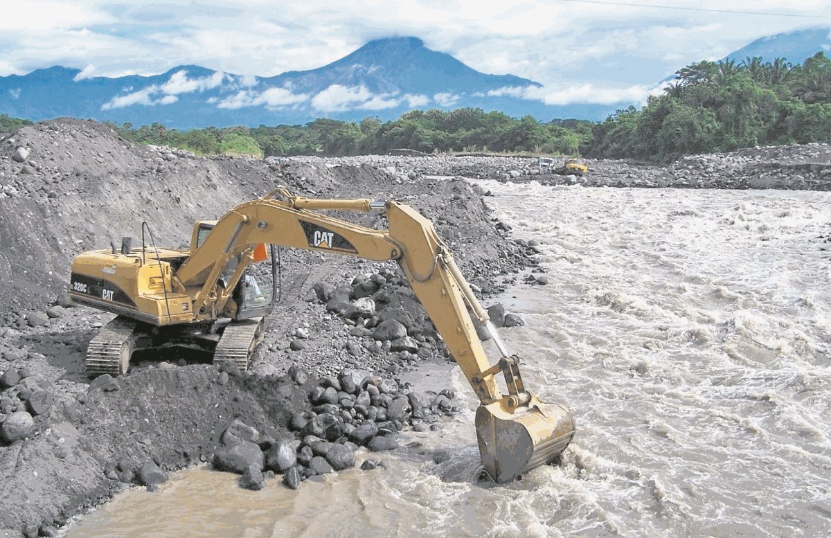 El dragado consiste en la extracción de piedras, sedimentos u objetos del fondo de ríos, lagos y puertos. (Foto Prensa Libre: Hemeroteca PL)