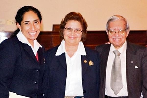 Flor Santizo, Gladys Barrios, directora del Musac, y el antropólogo Celso Lara. (Foto Prensa Libre: Archivo)