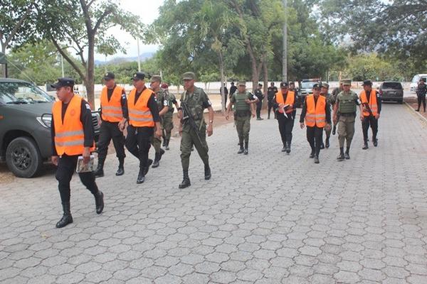 Fuerzas de seguridad realizan patrullajes en la ciudad de Chiquimula. (Foto Prensa Libre: Edwin Paxtor) <br _mce_bogus="1"/>