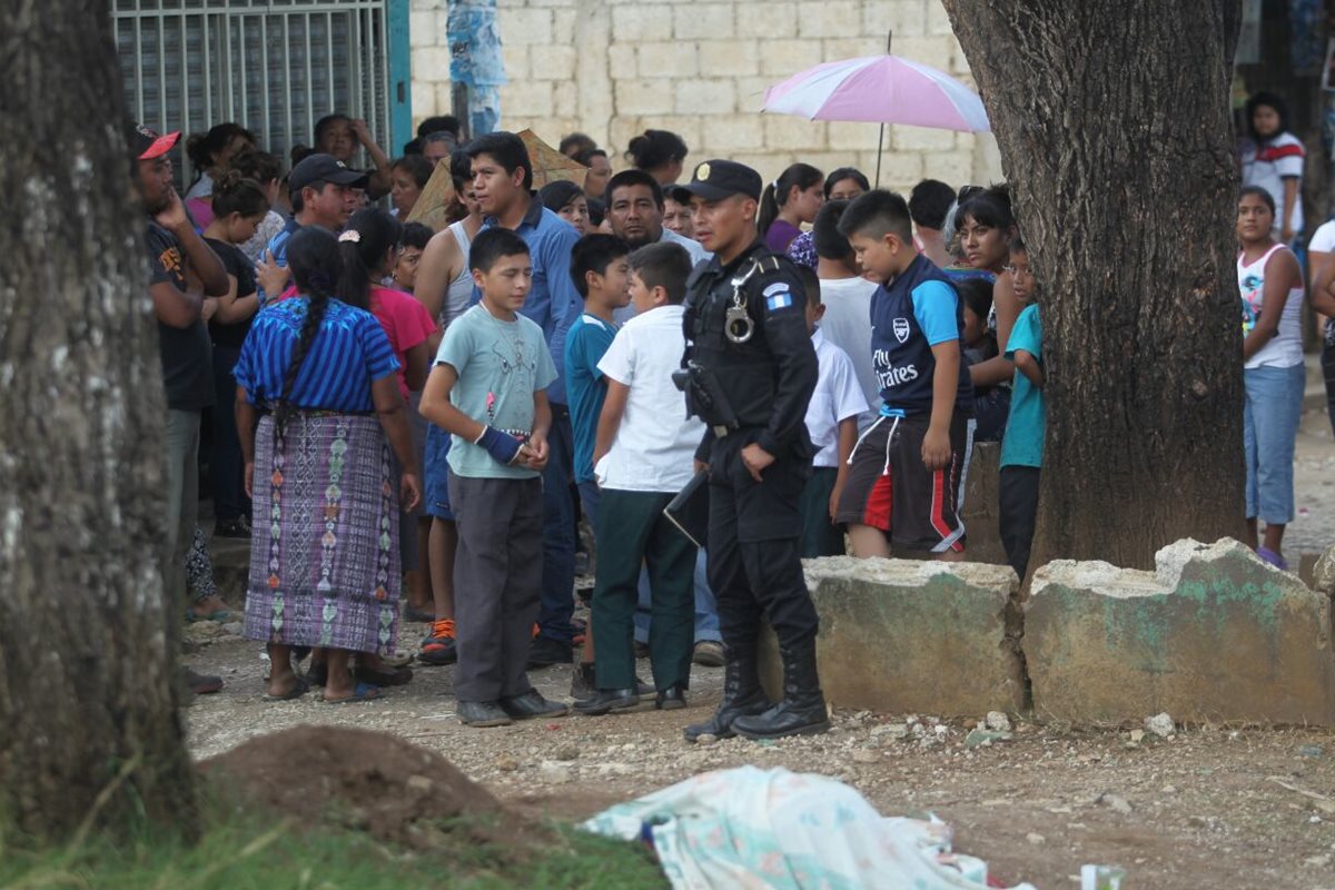 William López fue atacado a balazos cuando regresaba de estudiar. (Foto Prensa Libre: Erick Ávila)