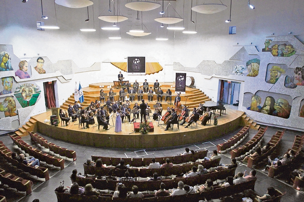 La Orquesta Sinfónica Nacional ofrecerá un concierto de marchas fúnebres. Inserto, imagen de Jesús Nazareno de Candelaria.