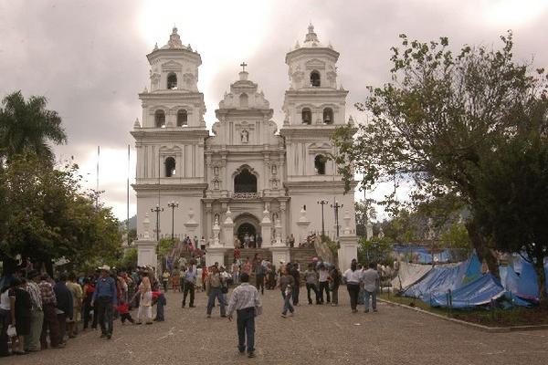 La basílica  de Esquipulas   es un centro de peregrinación regional.