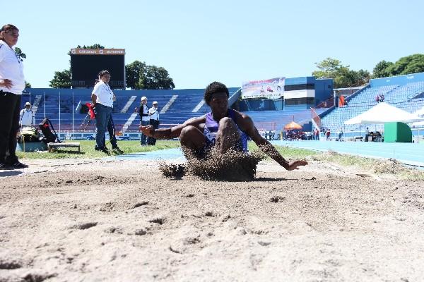 Ronald Ramírez ganó oro en salto de longitud. (Foto Prensa Libre: cortesía DIGEF)