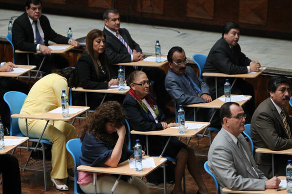 La prueba se desarrolla en la sala de vistas de la CSJ. (Foto Prensa Libre: Paulo Raquec)