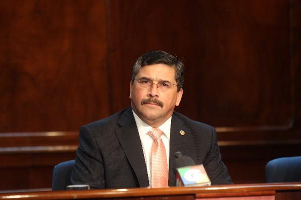 Edgar Barquín, presidente del Banco de Guatemala y la Junta Monetaria, presidió ayer la conferencia de prensa en donde se informó sobre la inalterabilidad de la tasa de interés líder de política monetaria. (Foto Prensa Libre: Hemeroteca PL)