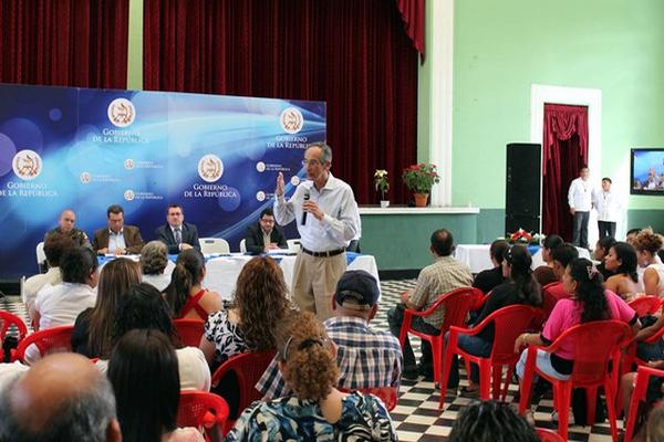 Una rendición de cuentas realizó este jueves, el presidente Álvaro Colom en El Progreso. (Foto Prensa Libre: Hugo Oliva)