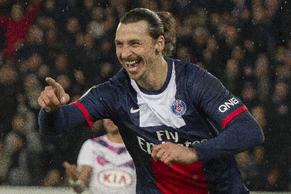 Zlatan Ibrahimovic contribuyó con un gol en el triunfo del PSG sobre el Burdeos. (Foto Prensa Libre: AP)