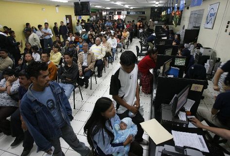 En el Renap circuló una orden que estipula que en las inscripciones debe aparecer primero el apellido del padre.