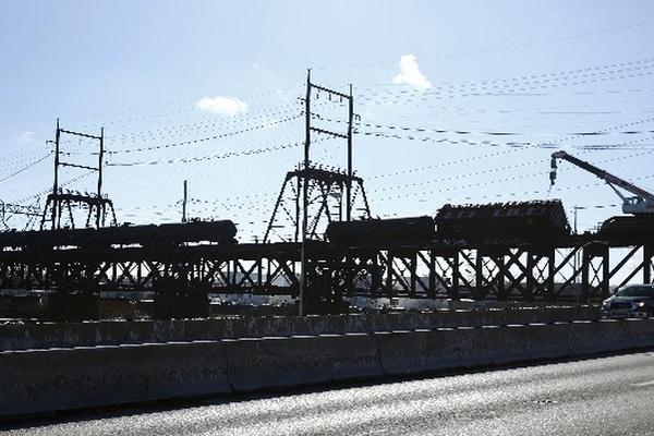 Petróleo estadounidense es transportado por ferrocarril en el norte del país. (Foto Prensa Libre: AP)