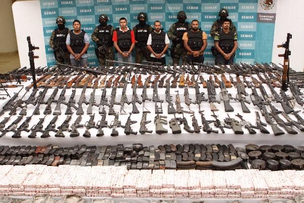 Miles de armas  de  fuego   compradas en Estados Unidos están  en poder del crimen   organizado,  en  México,  por  lo  que  ambos  gobiernos buscan la  forma de  frenar este contrabando.