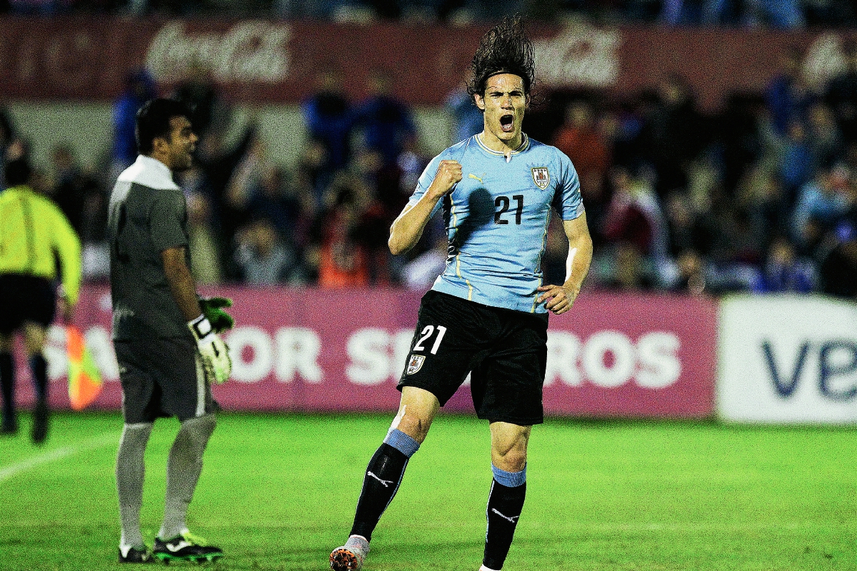 El delantero Edinson Cavani del París Saint Germain es una de las figuras de la selección de Uruguay para la Copa América. (Foto Prensa Libre: AP)