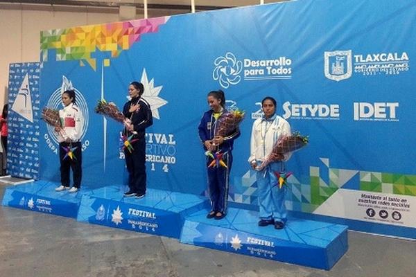 Cheili González (derecha), se adjudicó la medalla de bronce en México. (Foto Prensa Libre: cortesía COG)