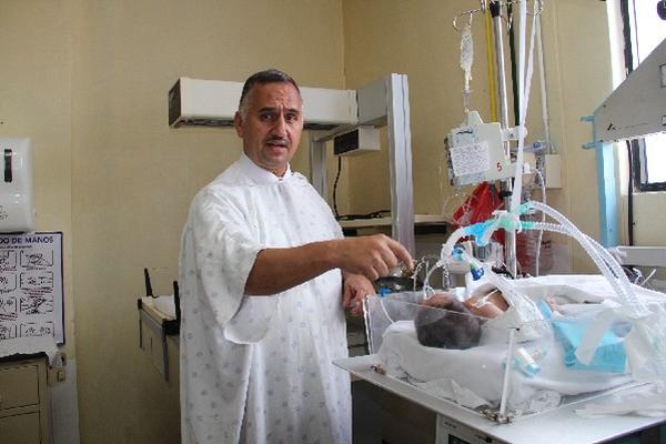 Miguel Soto es jefe del área de Pediatría del Hospital Nacional Pedro de Bethancourt, de Antigua Guatemala.