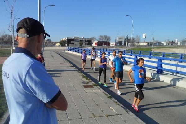 El entrenador  Bohdan Bulakowski ha enfocado las prácticas en corregir la técnica, para evitar descalificaciones. (Foto Prensa Libre: cortesía COG)