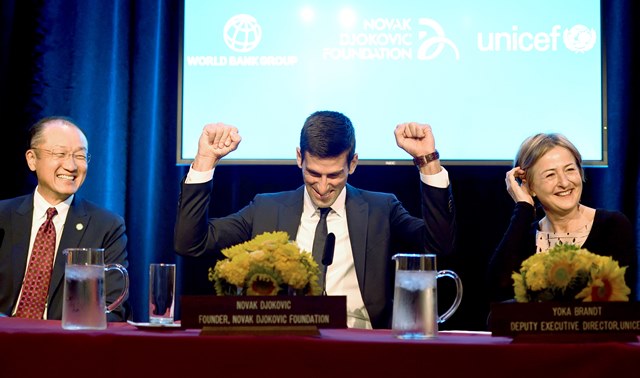 Djokovic celebra su ayuda con Unicef (Foto Prensa Libre: AFP)