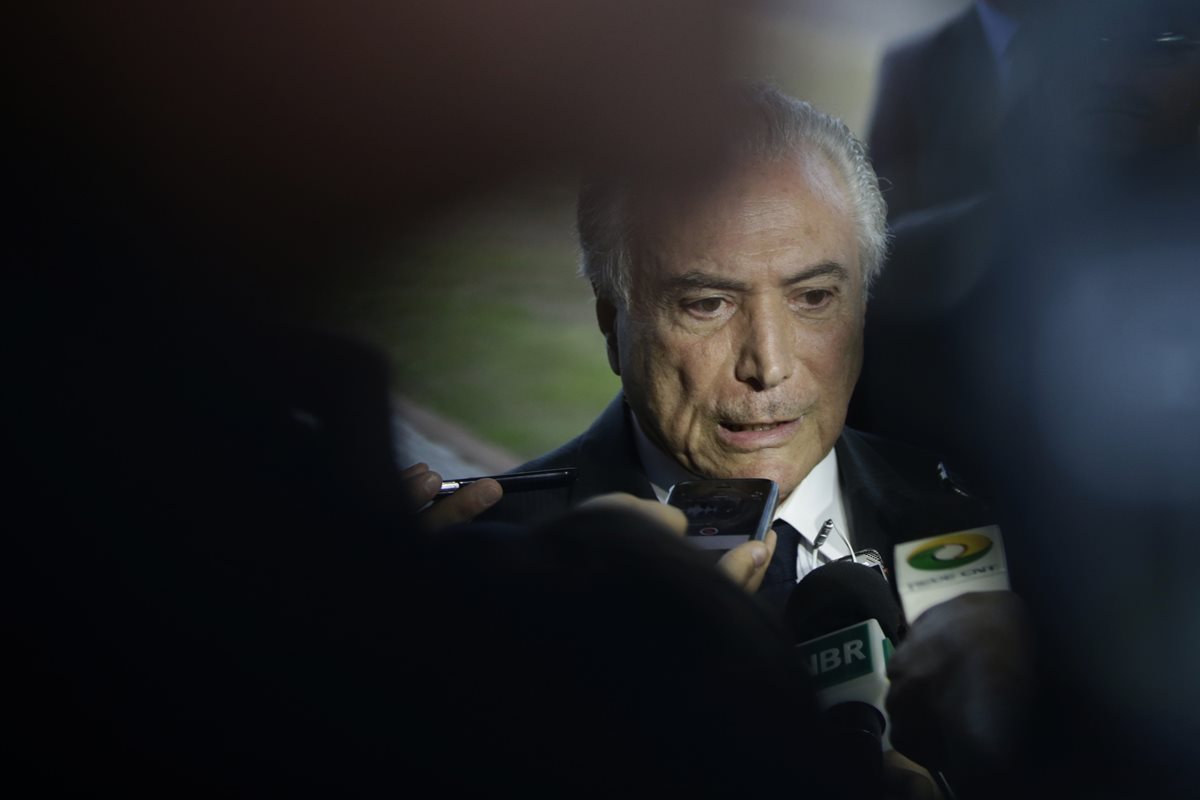 El vicepresidente de Brasil, Michel Temer, asegura que el audio se divulgó por error. (Foto Prensa Libre: EFE).