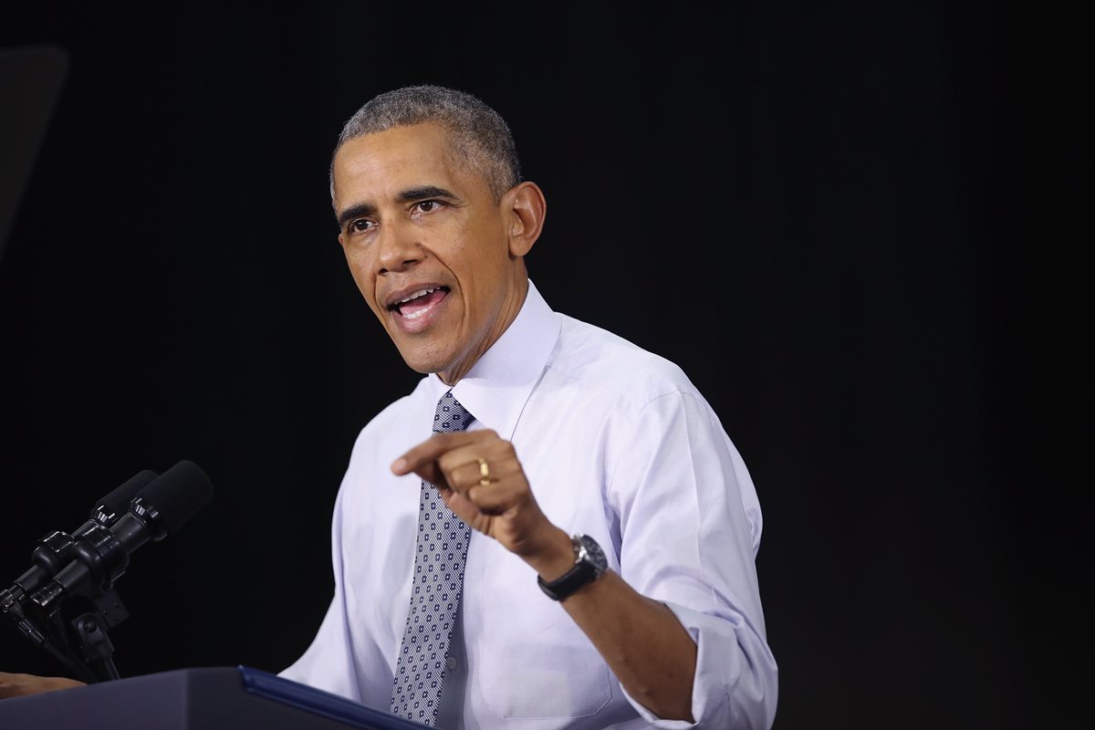 El presidente Barack Obama habla en la escuela secundaria de Concurd Community en Elkhart, Indiana. (Foto Prensa Libre: AFP).