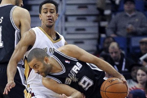 Tony Parker lideró el juego de los Spurs. (Foto Prensa Libre: AP)