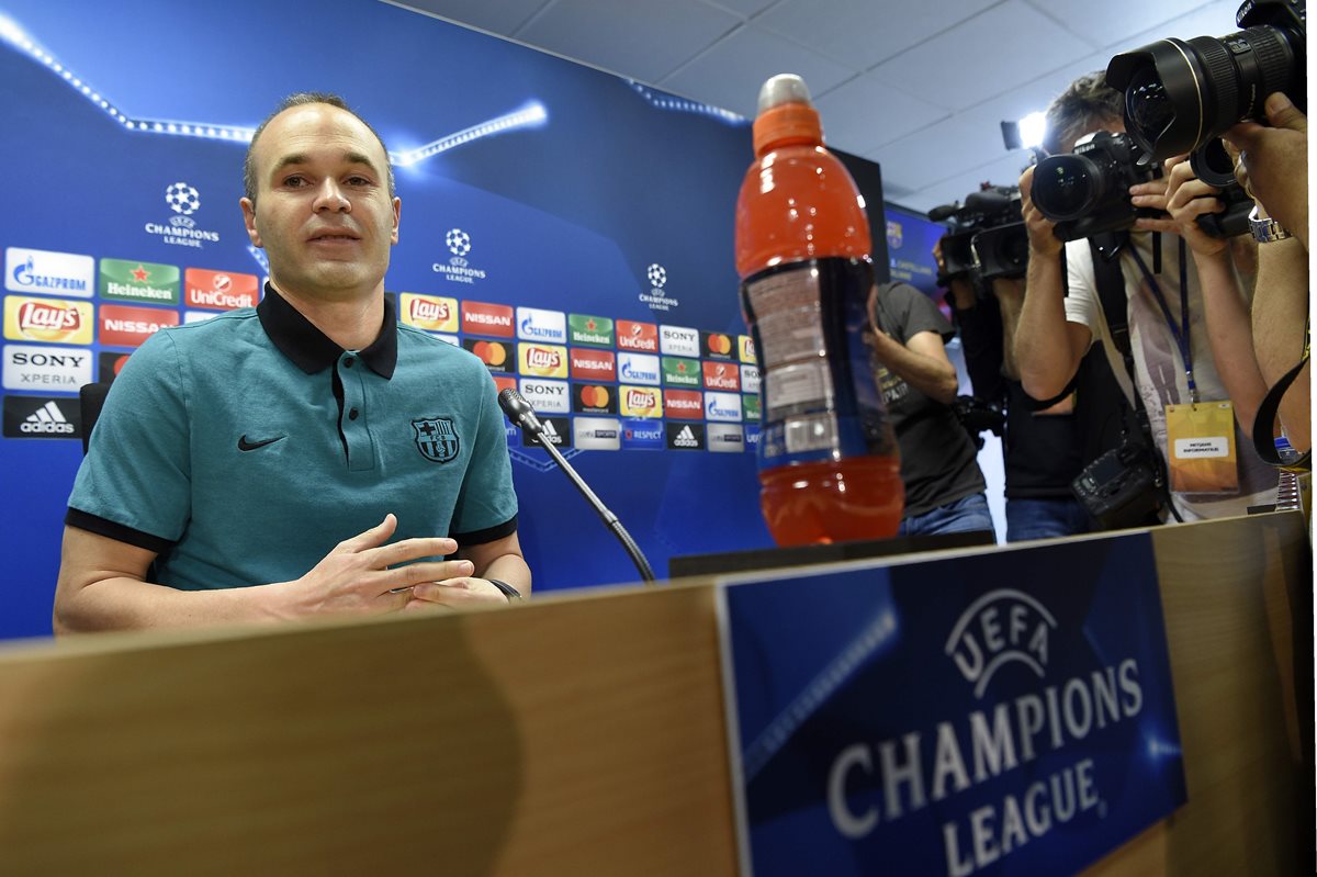 El volante Andrés Iniesta dijo en conferencia de prensa que confía en una remontada contra la Juventus. (Foto Prensa Libre: AFP)