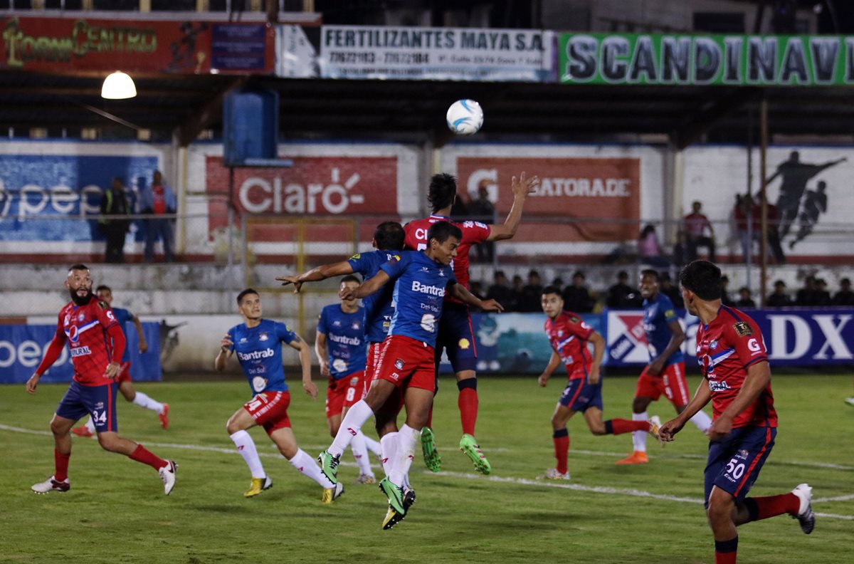 Los quetzaltecos perdieron el invicto que traían en el torneo Apertura 2016. (Foto Prensa Libre: Carlos Ventura)