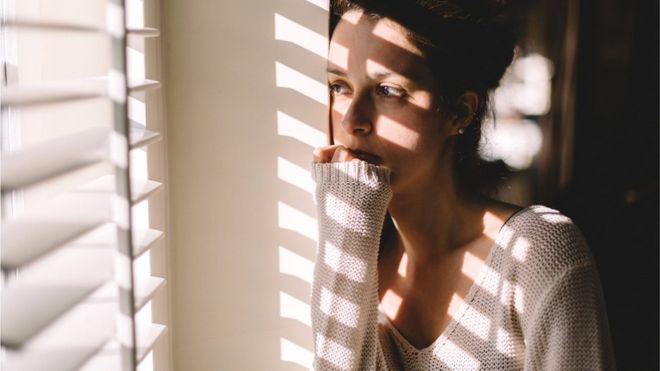 Las víctimas de esta nueva forma de acoso sienten que siempre hay alguien que las está observando. (Foto Prensa Libre: Getty Images)