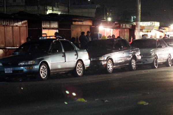 En la noche se observa una mayor cantidad de  unidades ilegales en Xela.