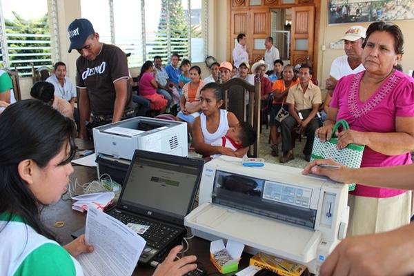 Este miércoles se benefició a 78 familias. (Foto Prensa Libre: Alexánder Coyoy)<br _mce_bogus="1"/>