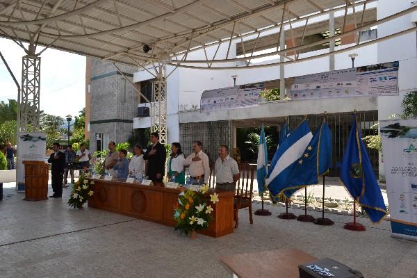 Autoridades, en el acto de inauguración.