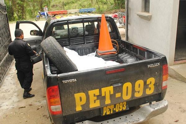 Un veterinario originario de la capital, fue localizado muerto en una finca en San Luis, Petén. (Foto Prensa Libre: Rigoberto Escobar)<br _mce_bogus="1"/>